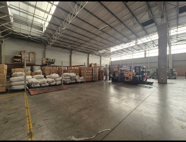 2,495M² WAREHOUSE TO LET IN GOSFORTH PARK